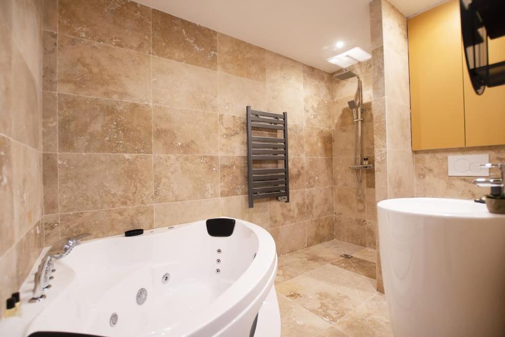 Luxury W/ Jacuzzi - Rex / Montorgueil