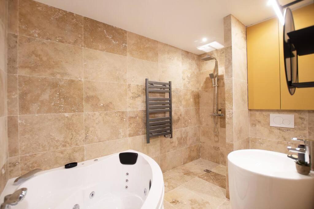 Luxury W/ Jacuzzi - Rex / Montorgueil Apartment